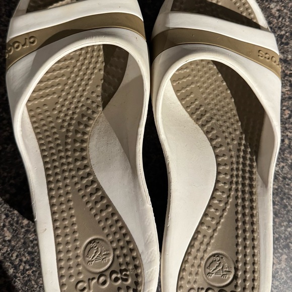 CROCS White and Tan Mules with Comfort Footbed - Picture 5 of 6